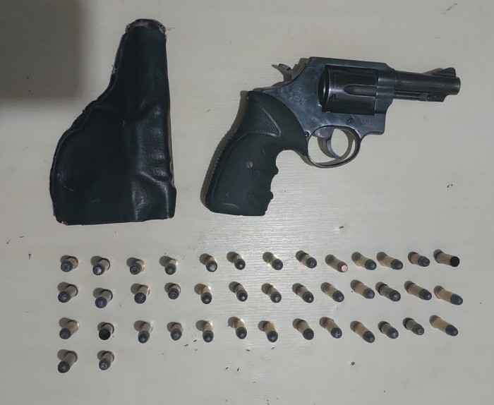23º CIPM prende suspeito por porte ilegal de arma