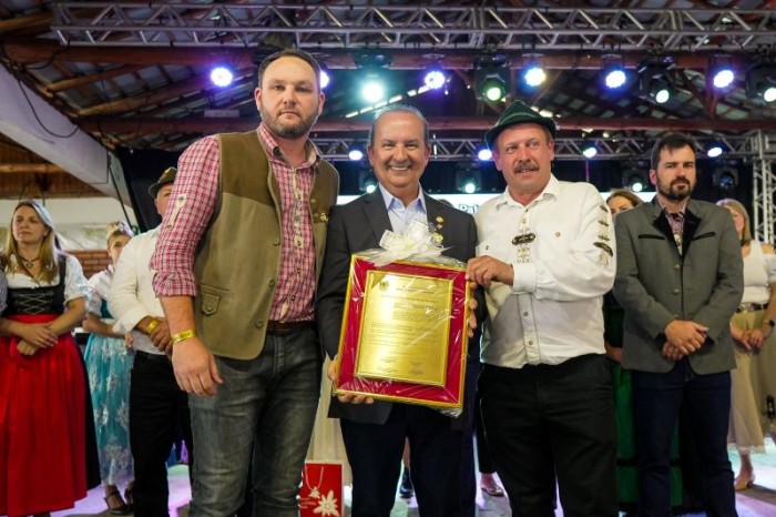Governador Jorginho Mello recebe o título de Cidadão Honorário de Treze Tílias