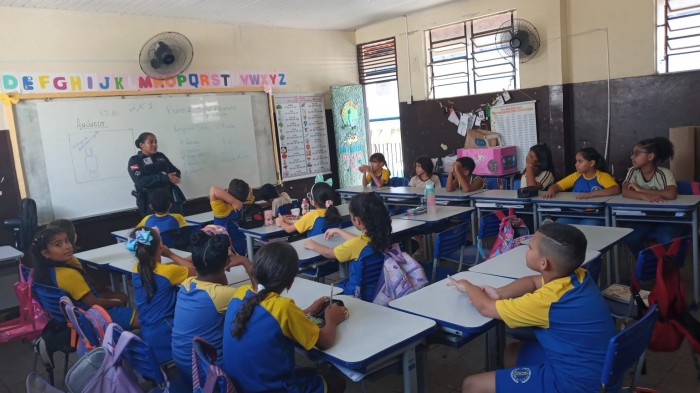 Proerd realiza ações em escola de Belém