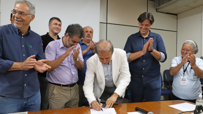 Prefeito assina ordem de serviço para construção da nova UBS Eldorado