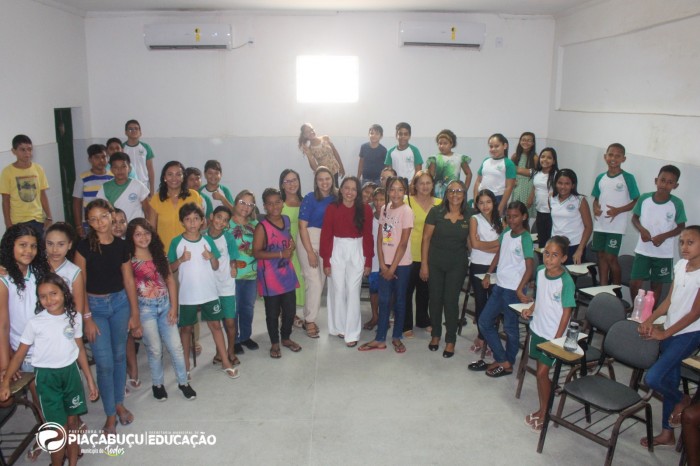 Alunos do 5º ano da Escola Uilson Ferreira Costa se preparam com a ajuda de psicóloga para a Prova Saeb
