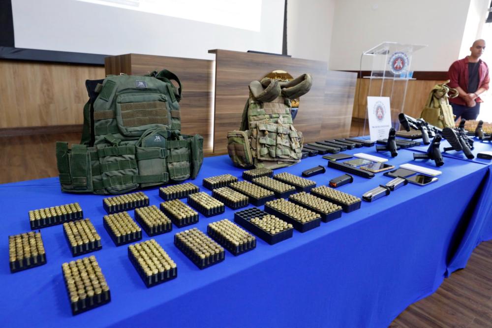 Fuzis, pistolas, coletes balísticos e 3 mil munições são localizados em tentativa de fuga em massa de detentos.