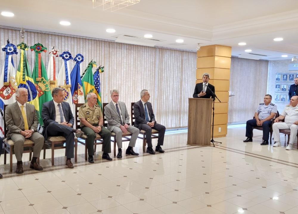 Em Brasília, Jerônimo assina acordo de cooperação para implantação de Centro Tecnológico Aeroespacial da Bahia.